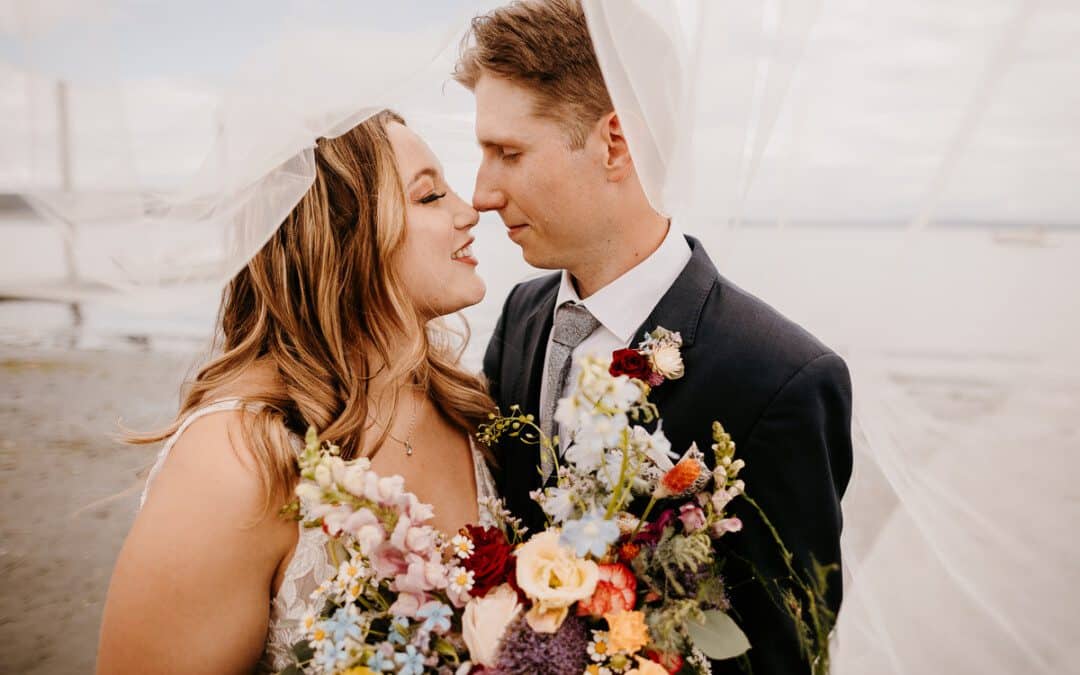 Pacific Northwest Weddings | A Colorful Backyard Affair: Sarah and Cameron