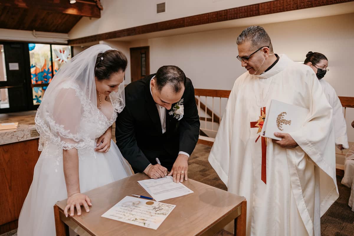 Washington Wedding Photographer. Kastle H Photography LLC. Amanda and Chad. St. Elizabeth Ann Seton Catholic Church Bothell, WA