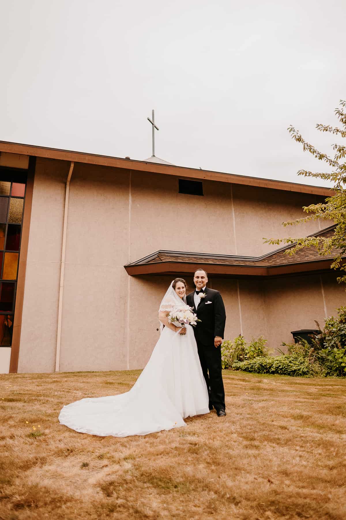 Washington Wedding Photographer. Kastle H Photography LLC. Amanda and Chad. St. Elizabeth Ann Seton Catholic Church Bothell, WA