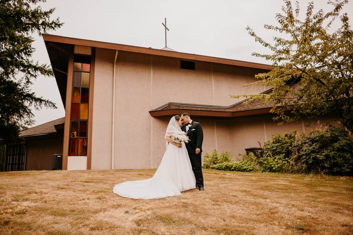 Washington Wedding Photographer. Kastle H Photography LLC. Amanda and Chad. St. Elizabeth Ann Seton Catholic Church Bothell, WA