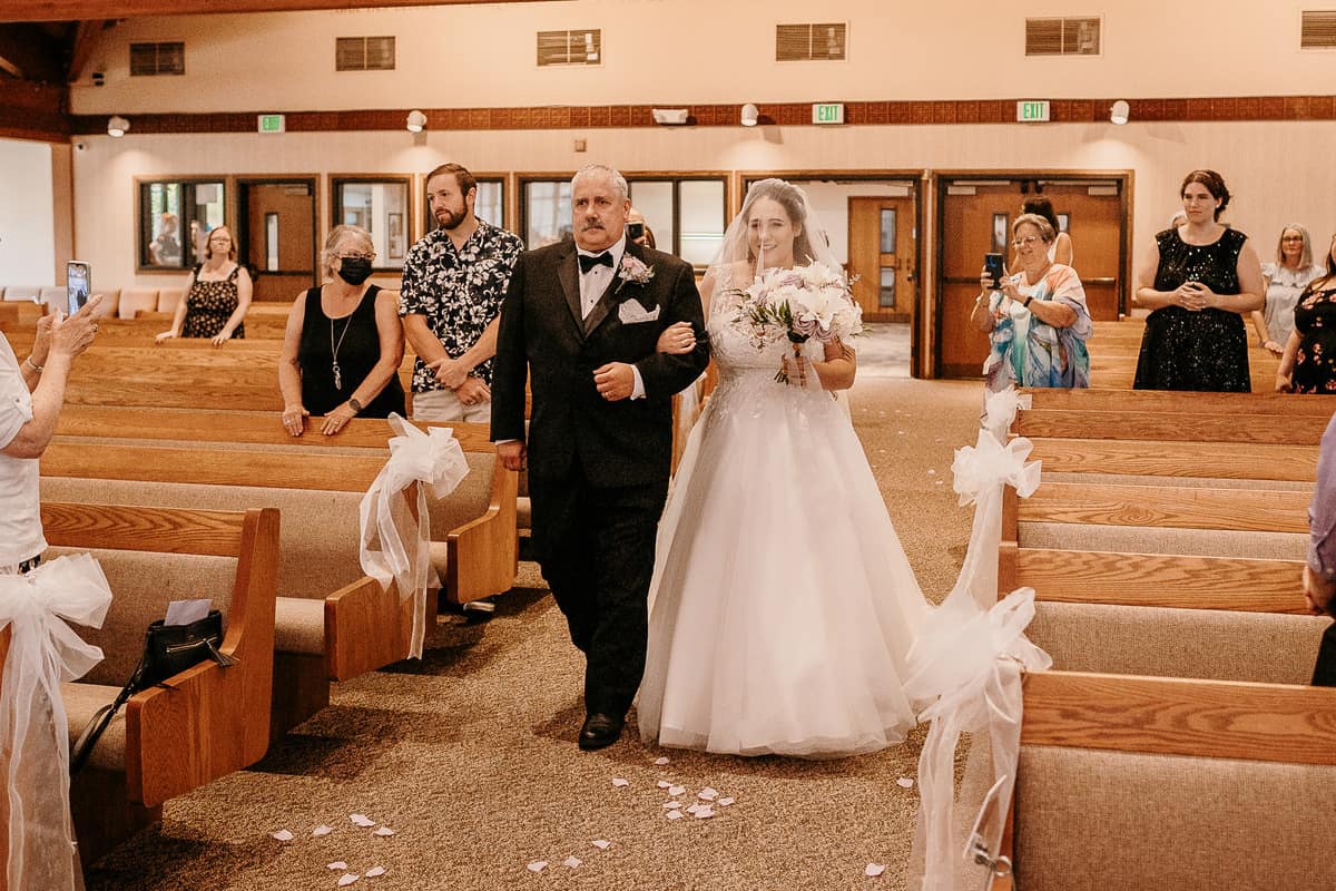 Washington Wedding Photographer. Kastle H Photography LLC. Amanda and Chad. St. Elizabeth Ann Seton Catholic Church Bothell, WA