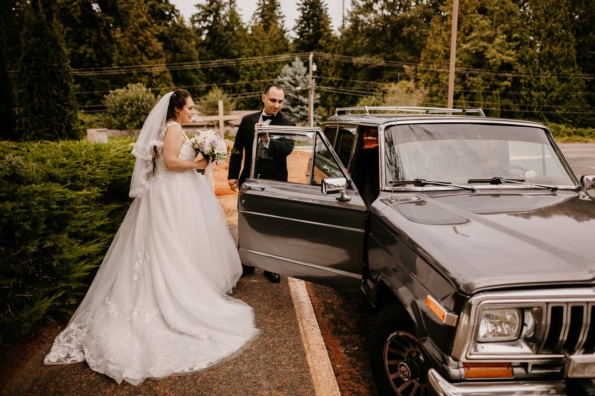 Washington Wedding Photographer. Kastle H Photography LLC. Amanda and Chad. St. Elizabeth Ann Seton Catholic Church Bothell, WA