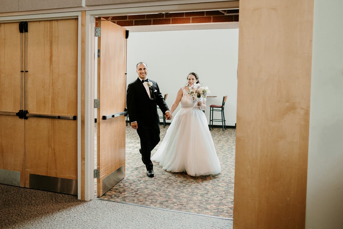 Washington Wedding Photographer. Kastle H Photography LLC. Amanda and Chad. St. Elizabeth Ann Seton Catholic Church Bothell, WA