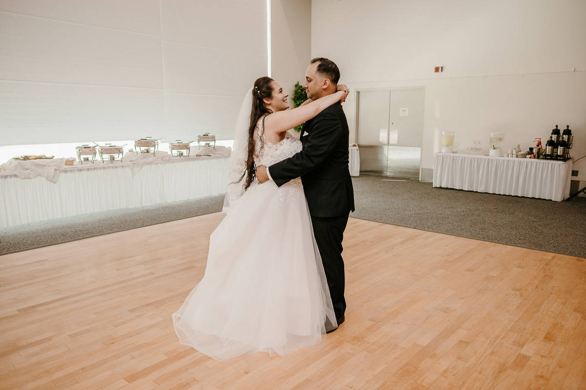 Washington Wedding Photographer. Kastle H Photography LLC. Amanda and Chad. St. Elizabeth Ann Seton Catholic Church Bothell, WA