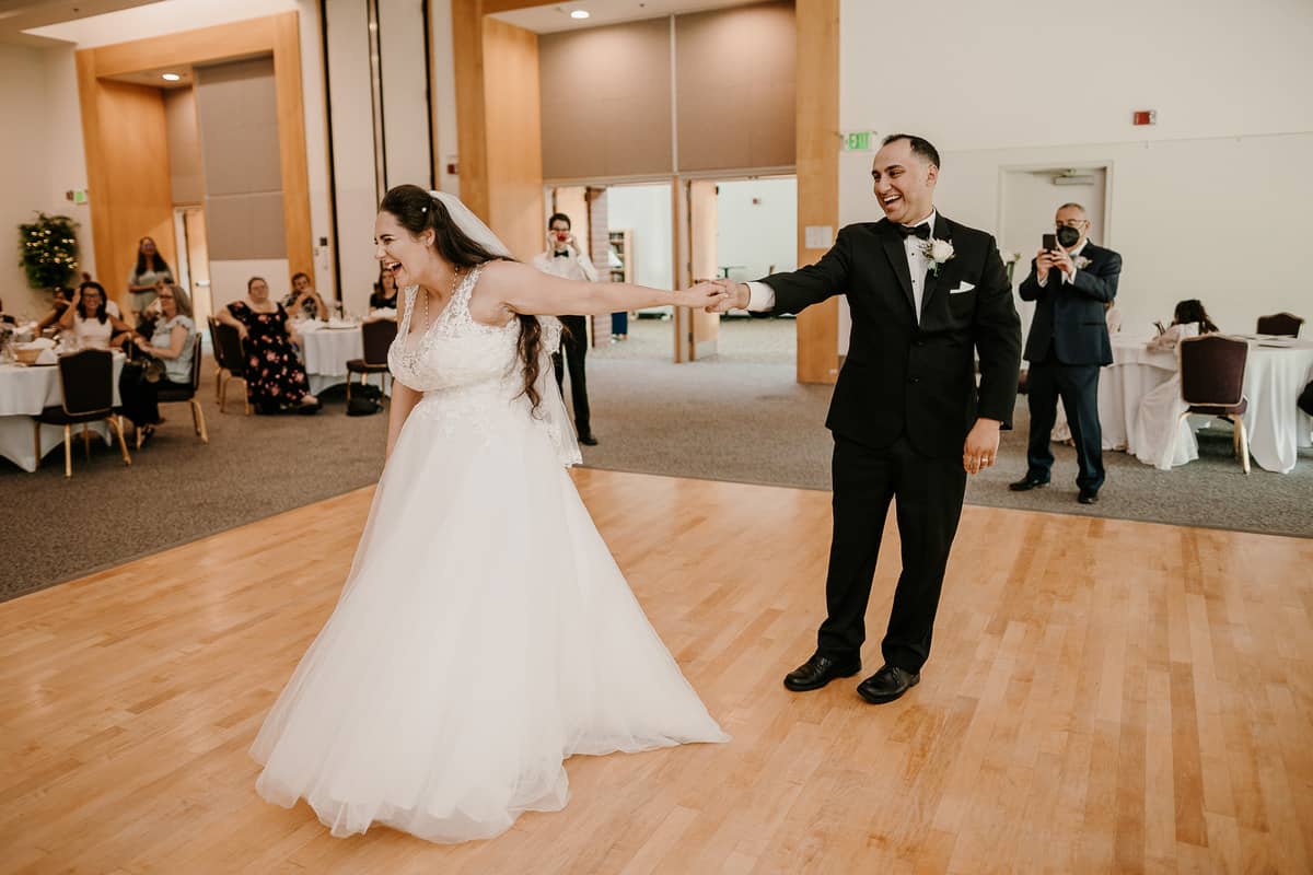 Washington Wedding Photographer. Kastle H Photography LLC. Amanda and Chad. St. Elizabeth Ann Seton Catholic Church Bothell, WA