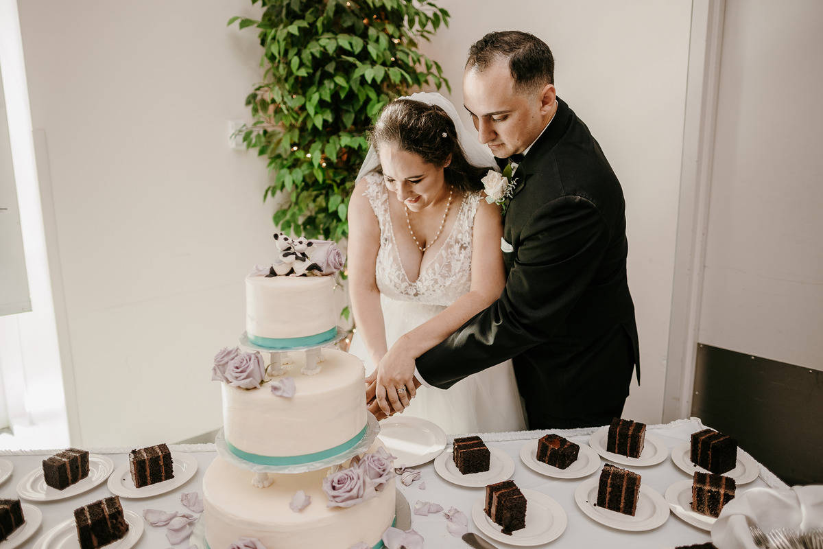 Washington Wedding Photographer. Kastle H Photography LLC. Amanda and Chad. St. Elizabeth Ann Seton Catholic Church Bothell, WA