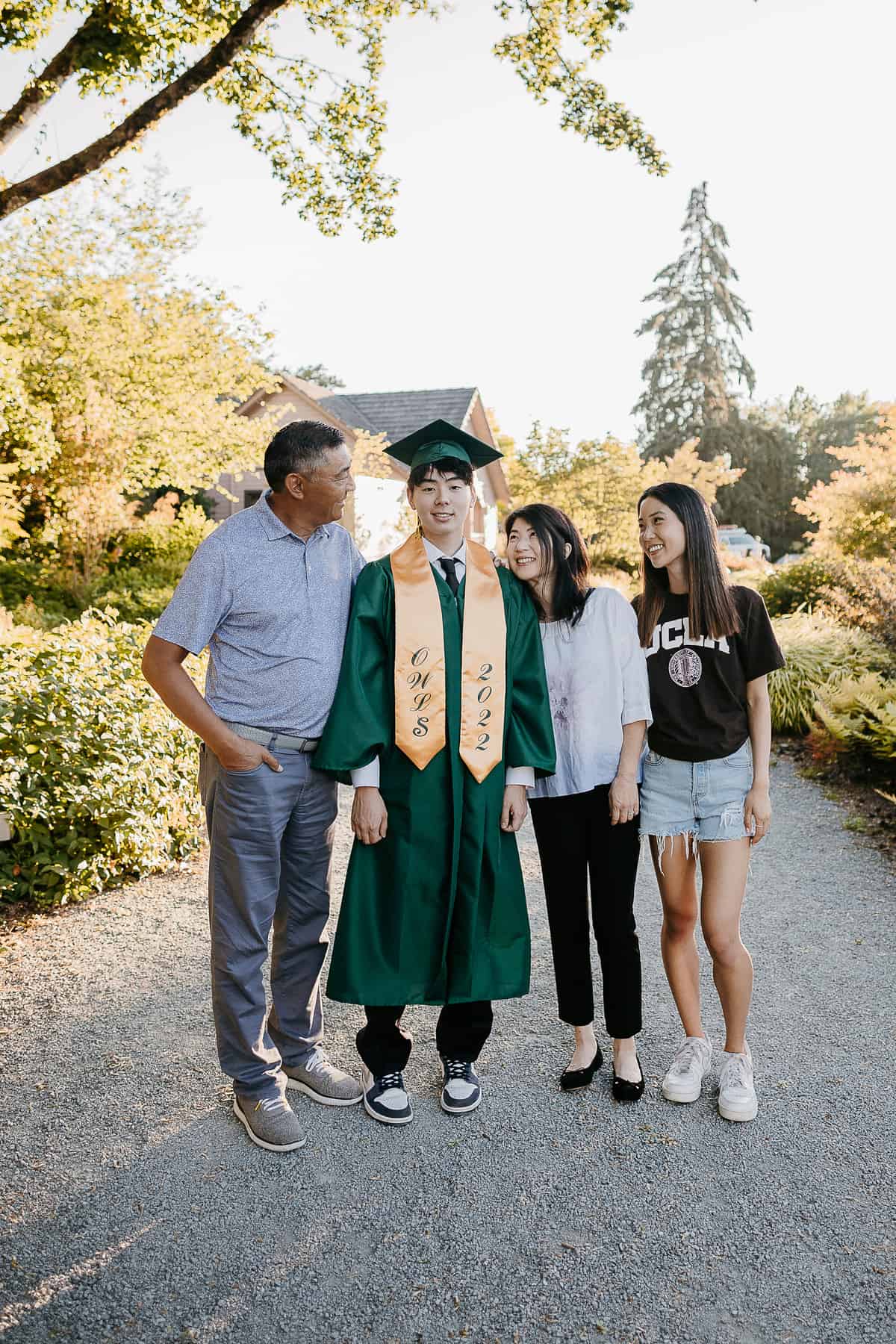 Seattle Family Photographer. Kastle H Photography LLC. Zhang Family. Bellevue Botanical Gardens