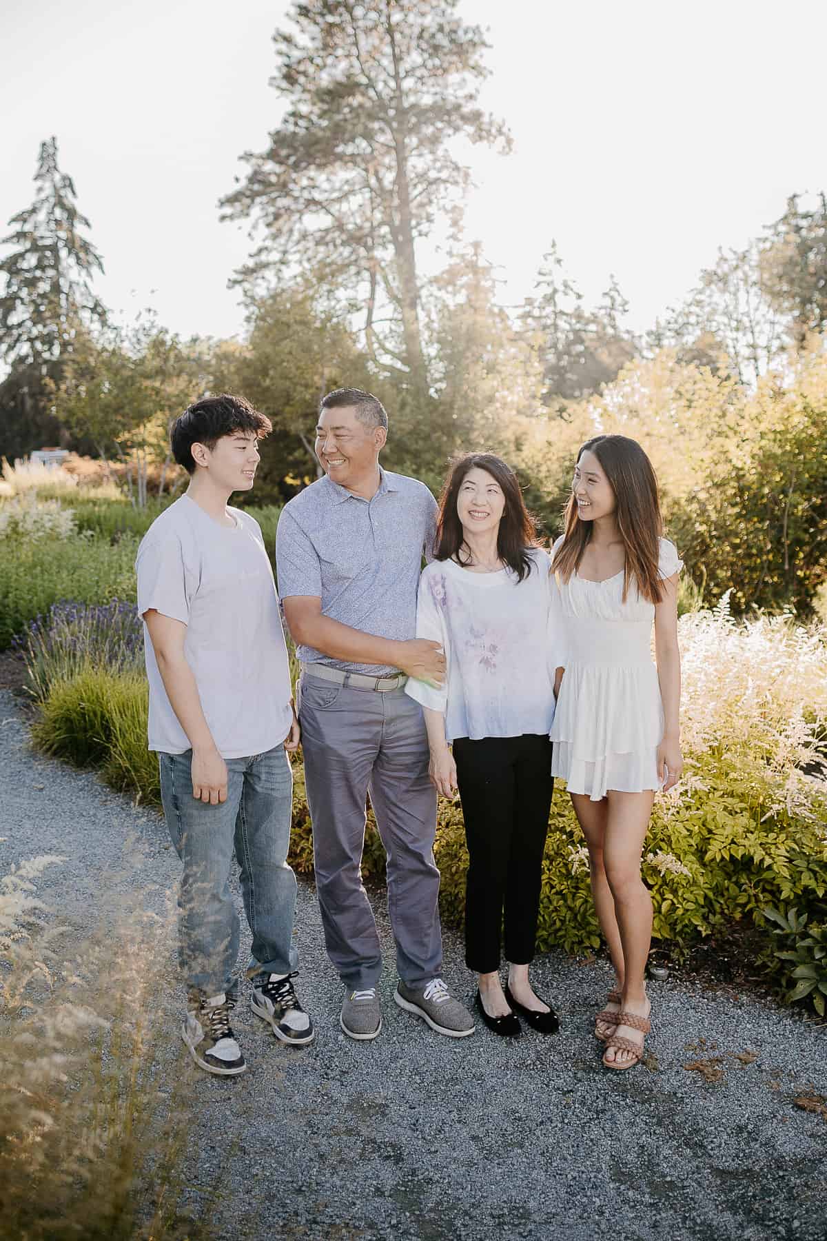 Seattle Family Photographer. Kastle H Photography LLC. Zhang Family. Bellevue Botanical Gardens