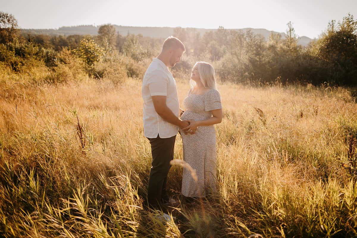 Seattle Maternity Photographer. Kastle H Photography LLC. Jennifer and Dan. Nakashima Heritage Barn Trailhead Arlington, WA