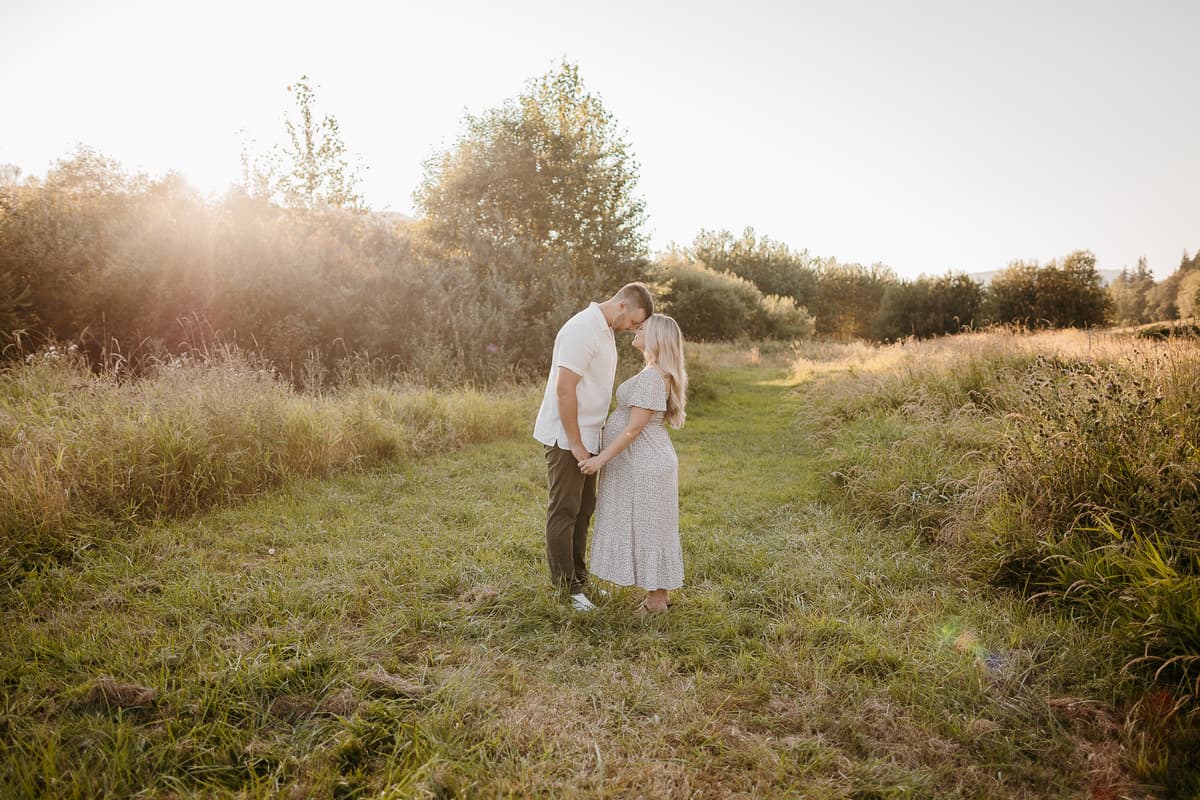 Seattle Maternity Photographer. Kastle H Photography LLC. Jennifer and Dan. Nakashima Heritage Barn Trailhead Arlington, WA