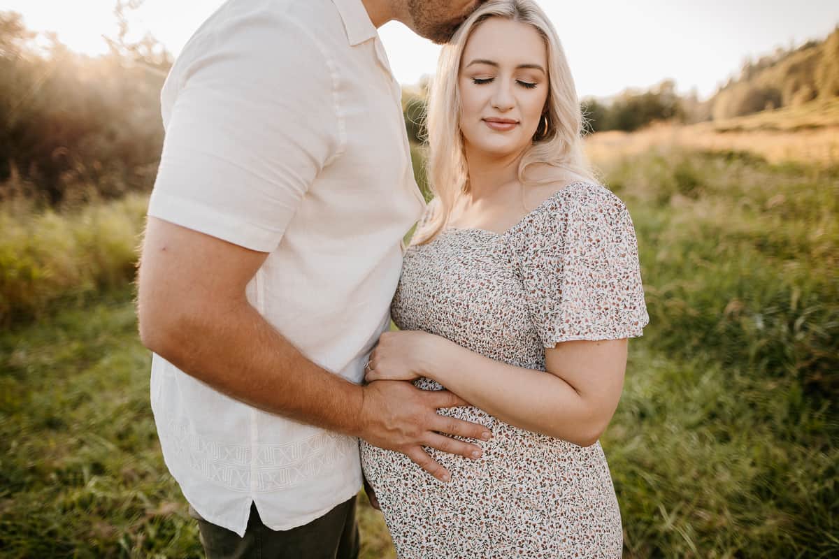 Seattle Maternity Photographer. Kastle H Photography LLC. Jennifer and Dan. Nakashima Heritage Barn Trailhead Arlington, WA