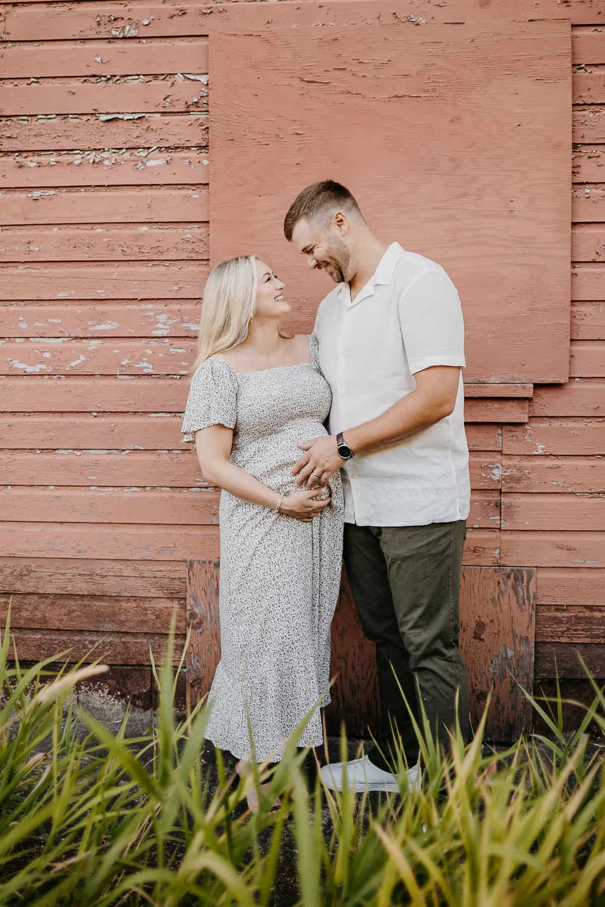 Seattle Maternity Photographer. Kastle H Photography LLC. Jennifer and Dan. Nakashima Heritage Barn Trailhead Arlington, WA