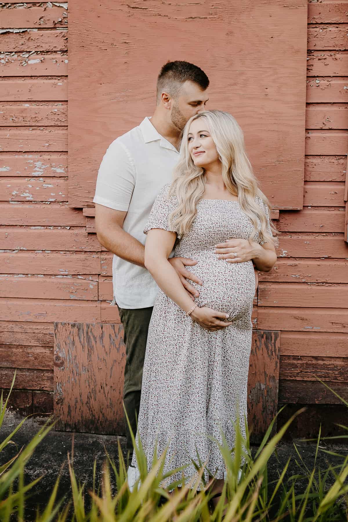 Seattle Maternity Photographer. Kastle H Photography LLC. Jennifer and Dan. Nakashima Heritage Barn Trailhead Arlington, WA