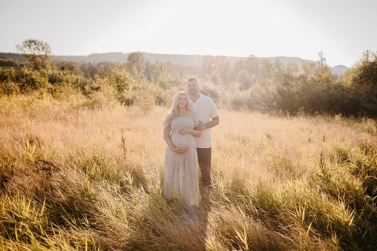 Seattle Maternity Photographer. Kastle H Photography LLC. Jennifer and Dan. Nakashima Heritage Barn Trailhead Arlington, WA