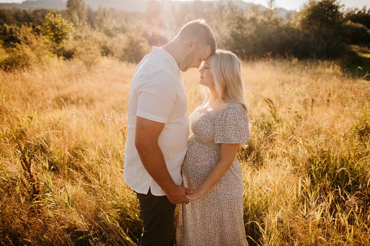 Seattle Maternity Photographer. Kastle H Photography LLC. Jennifer and Dan. Nakashima Heritage Barn Trailhead Arlington, WA