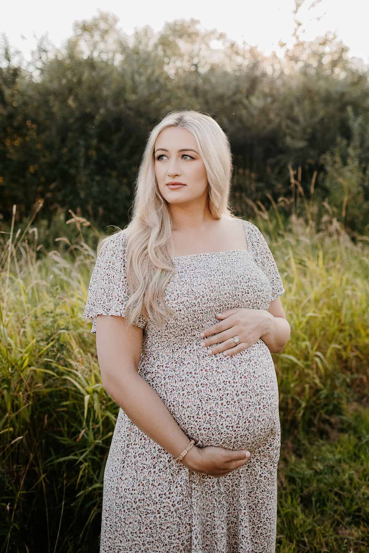 Seattle Maternity Photographer. Kastle H Photography LLC. Jennifer and Dan. Nakashima Heritage Barn Trailhead Arlington, WA