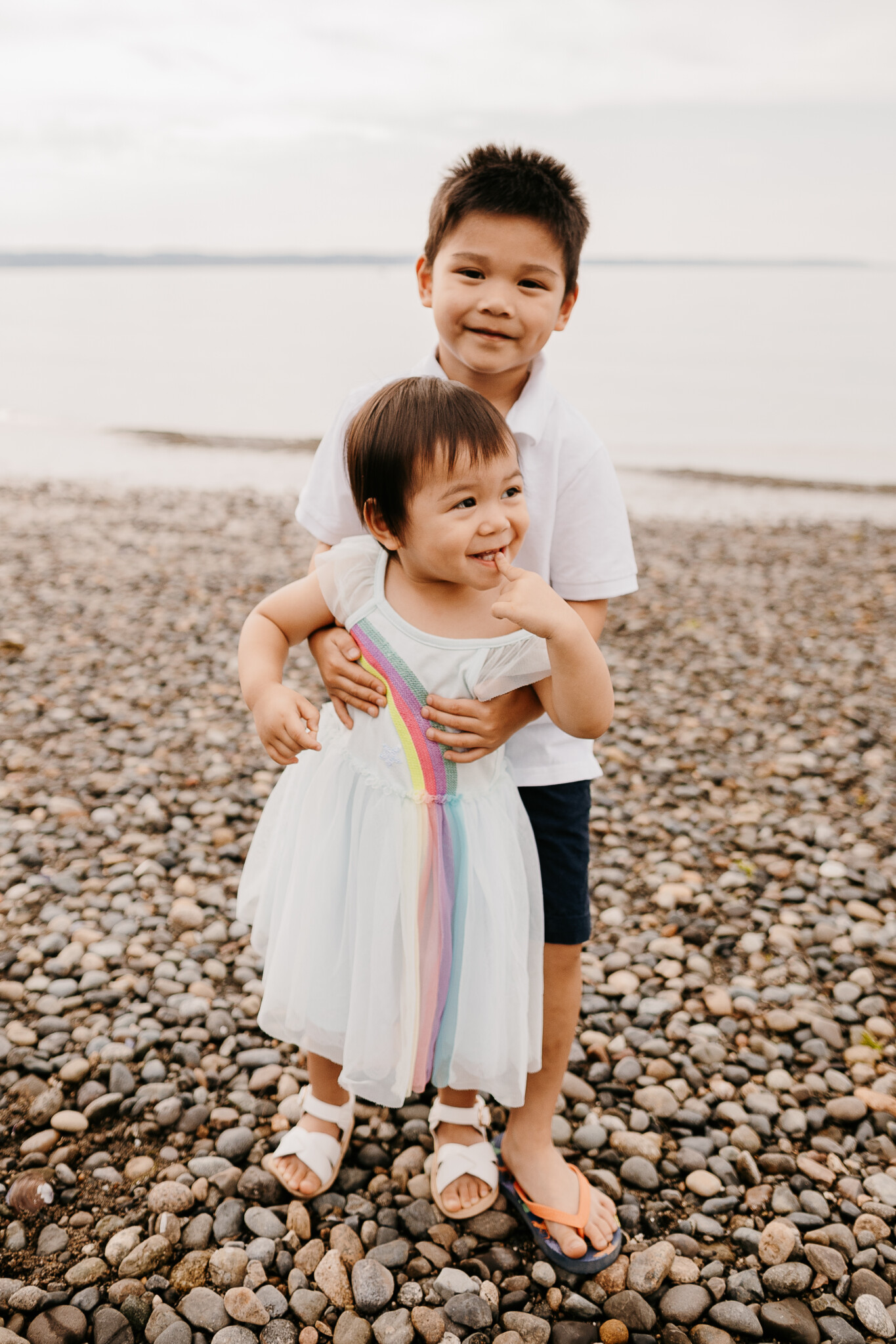 Seattle Maternity Photographer. Kastle H Photography LLC. Jennifer and Dan. Nakashima Heritage Barn Trailhead Arlington, WA