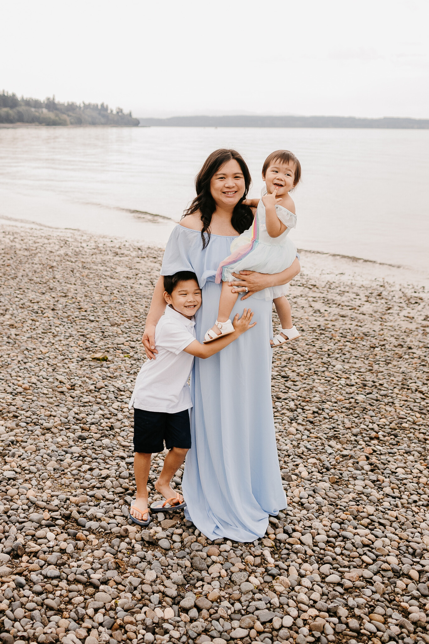 Everett Maternity Photographer. Kastle H Photography LLC. Duong Family. Howarth Park, Everett, WA