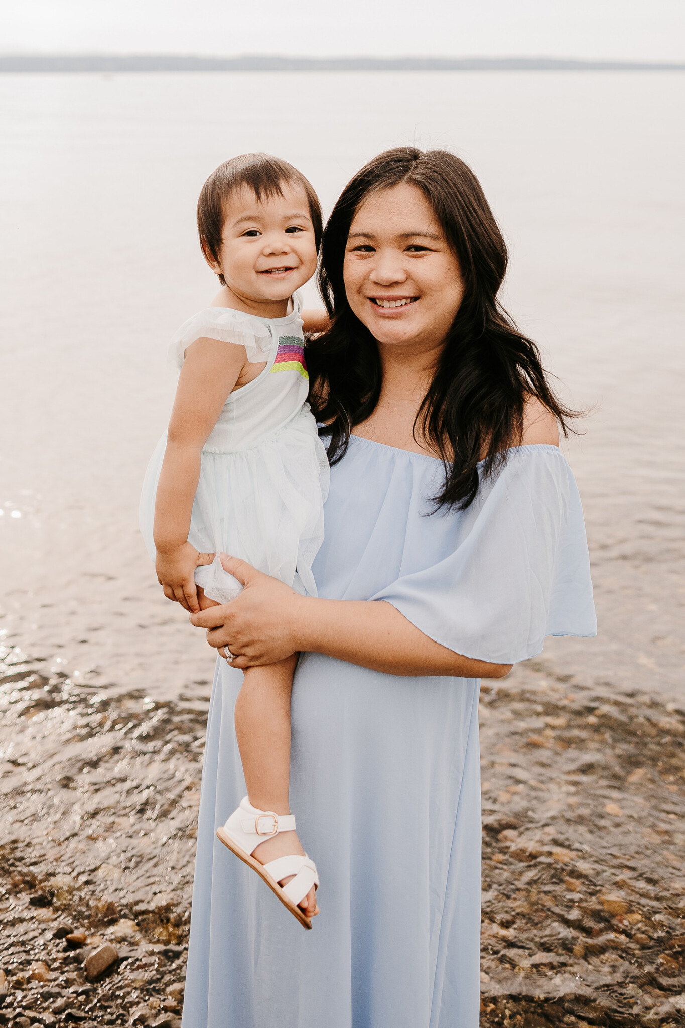 Seattle Maternity Photographer. Kastle H Photography LLC. Jennifer and Dan. Nakashima Heritage Barn Trailhead Arlington, WA