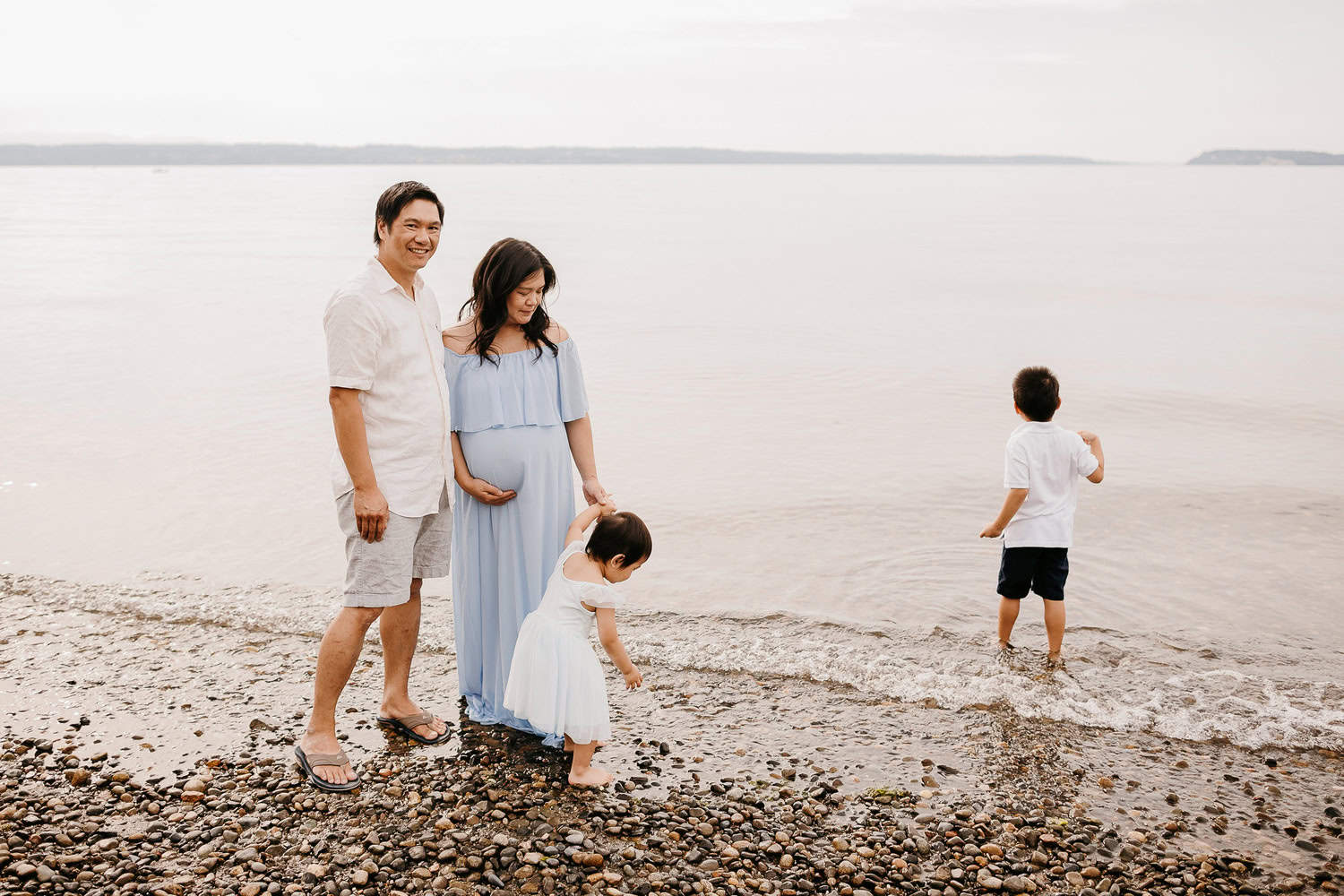 Seattle Maternity Photographer. Kastle H Photography LLC. Jennifer and Dan. Nakashima Heritage Barn Trailhead Arlington, WA